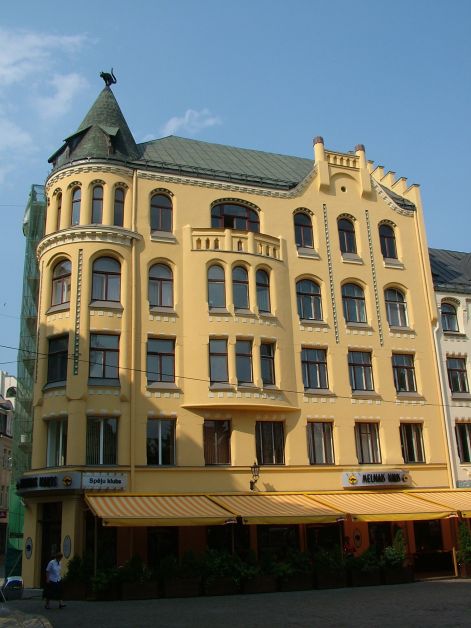 building_in_riga_4.jpg